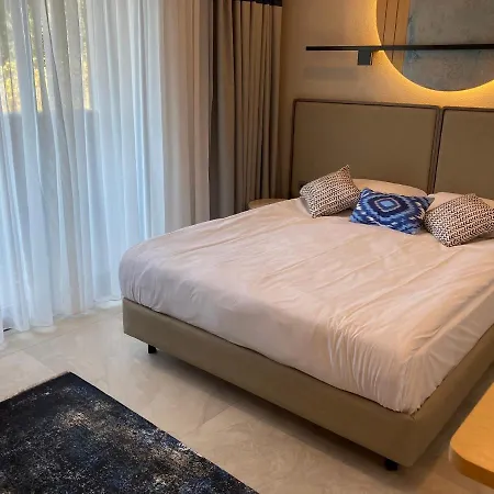 Wonderful In A Prime Location Guarantees A 5 Star * Side