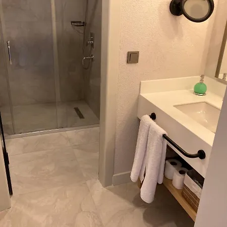 Wonderful In A Prime Location Guarantees A 5 Star 아파트