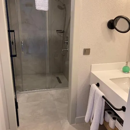 Wonderful In A Prime Location Guarantees A 5 Star Apartment *