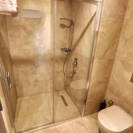 Wonderful In A Prime Location Guarantees A 5 Star 아파트 시데