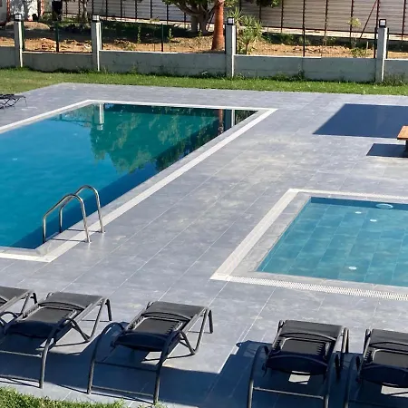 Wonderful In A Prime Location Guarantees A 5 Star * シダ