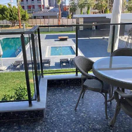 Wonderful In A Prime Location Guarantees A 5 Star アパート シダ
