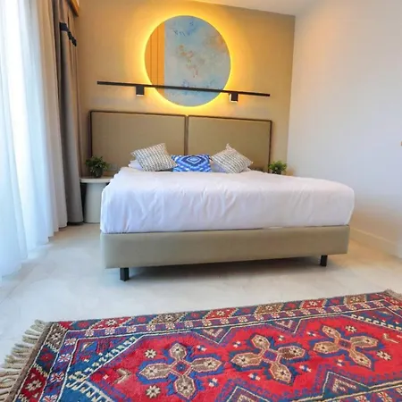 Wonderful In A Prime Location Guarantees A 5 Star * シダ